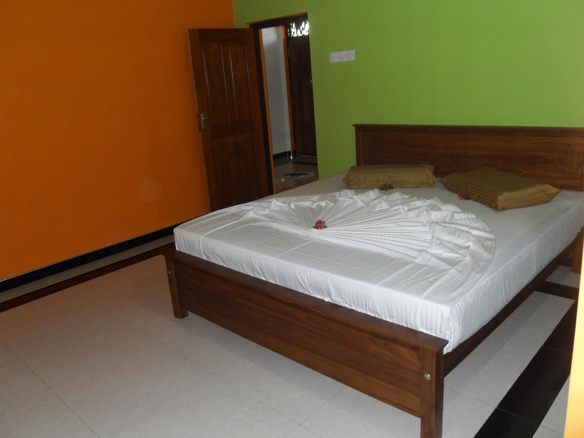 Bee Nest Bed & Breakfast 니곰보 외부 사진