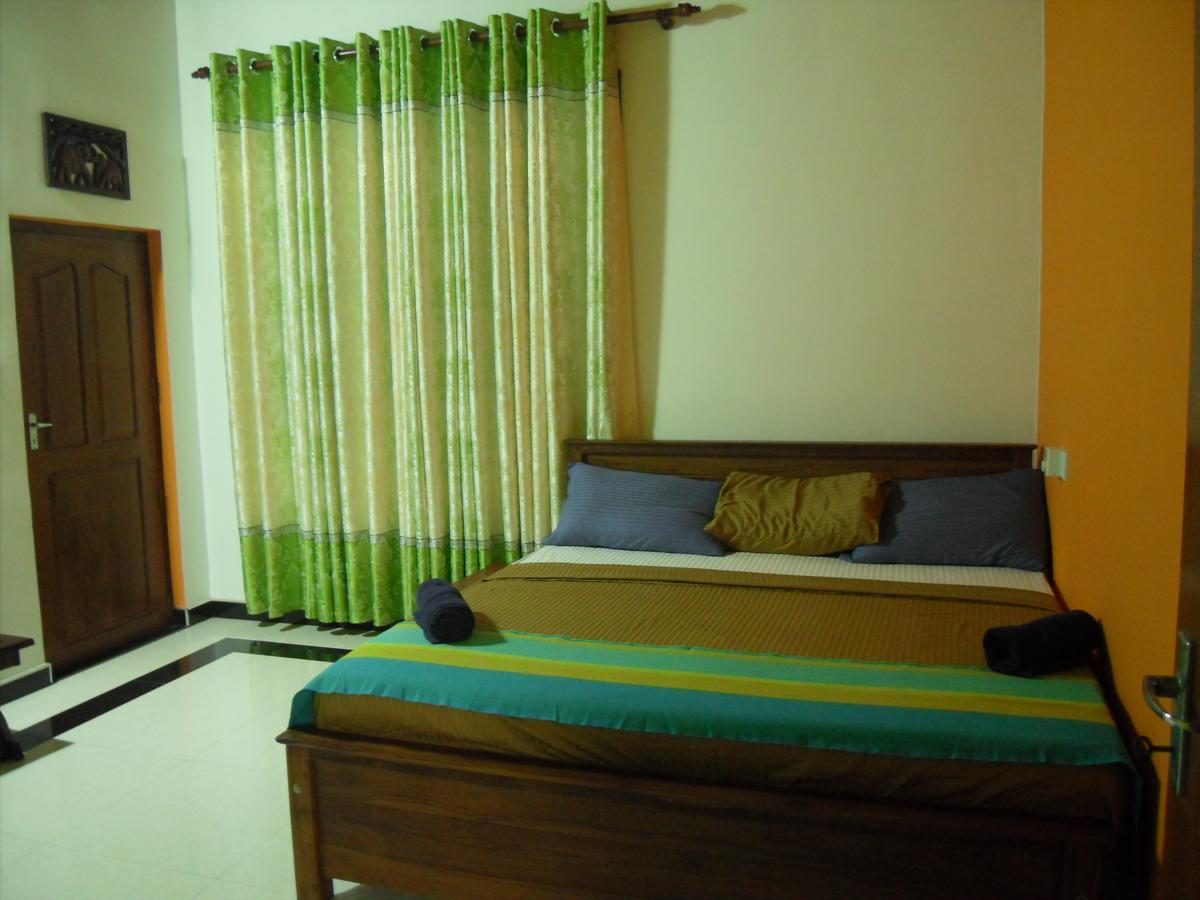Bee Nest Bed & Breakfast 니곰보 외부 사진