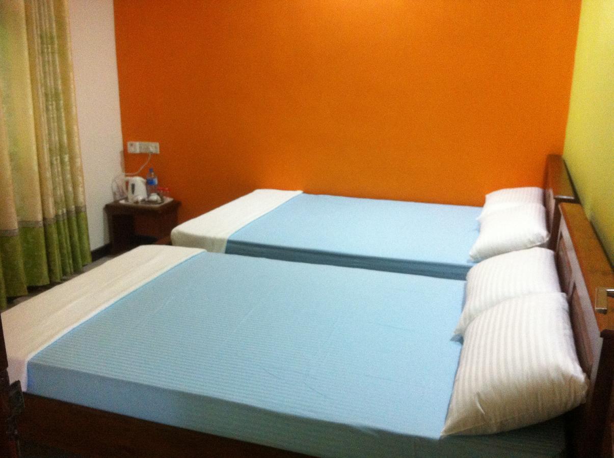 Bee Nest Bed & Breakfast 니곰보 외부 사진