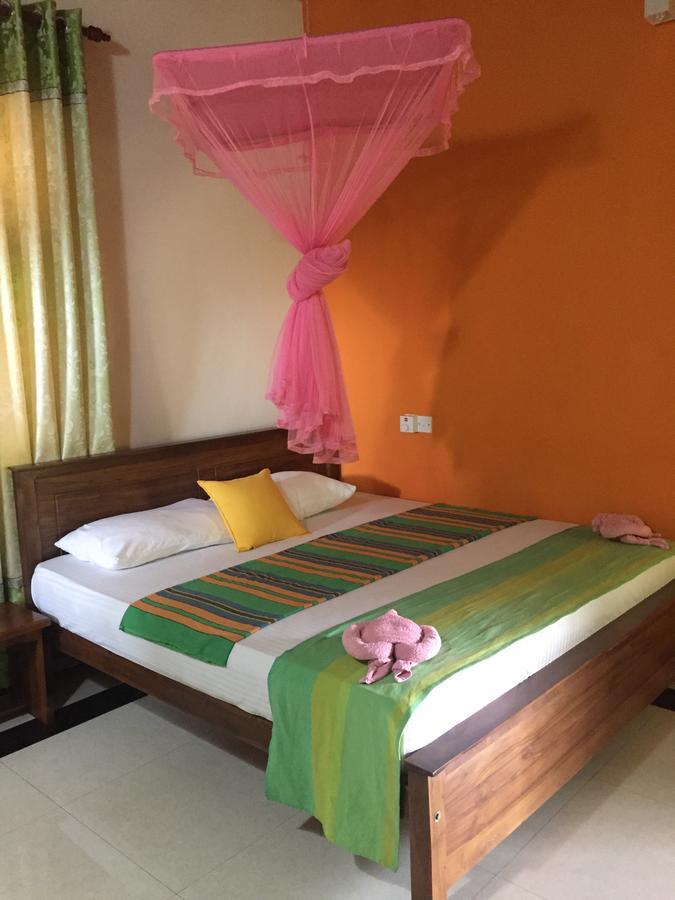 Bee Nest Bed & Breakfast 니곰보 외부 사진